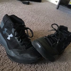 Boys Under Armour Basketball Shoes